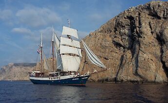 The Atlantis under full sail. c-toIH