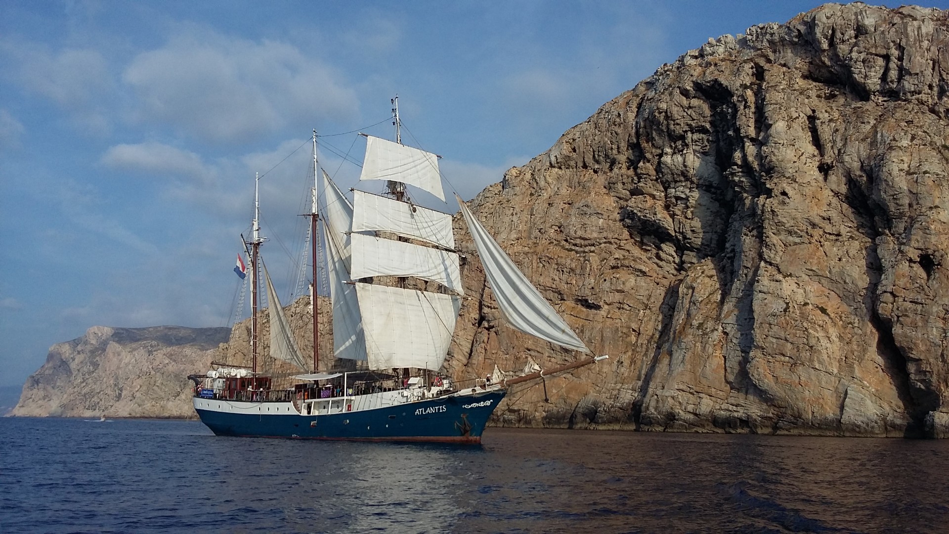 The Atlantis under full sail. c-toIH