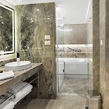 Owner Suite, Nebu, Bike and Boat Tour