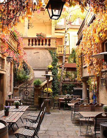 Outdoor wine tavern in a Franconian village. KonstanzeSteiniger@flickr
