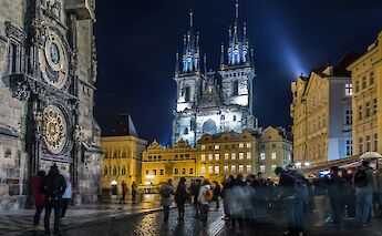 St. Vitus Cathedral in Prague at night. Raul Cacho Oses@unsplash