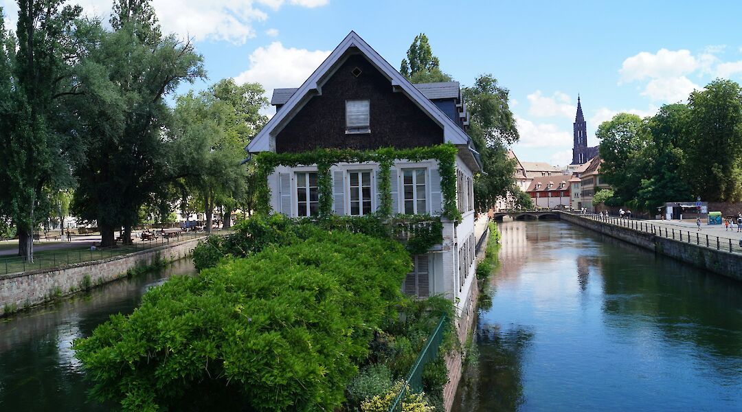 Canals in Petite France, Strasbourg bike tour, France. Lucile Noiriel@Unsplash