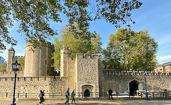 Blue skies above the Tower of London. Linda Gerbec@Unsplash