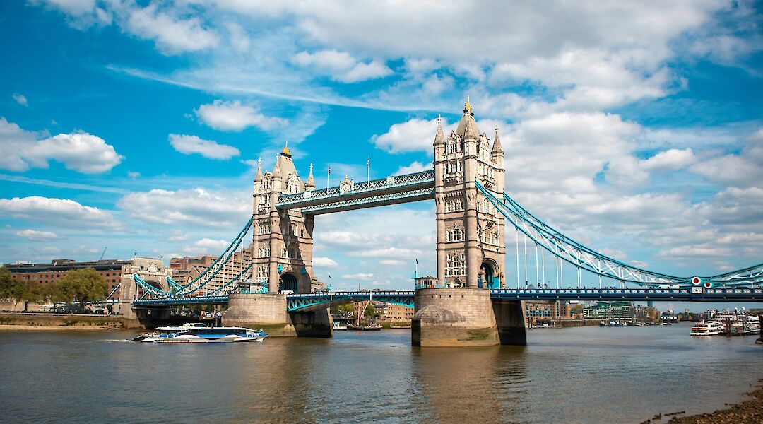 Clouds over London Bridge. Chan Lee@Unsplash
