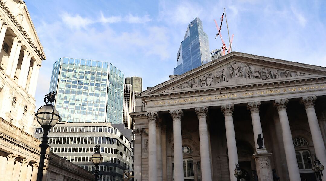Clash of architectural styles around the Royal Exchange. Alicja Ziaj@Unsplash