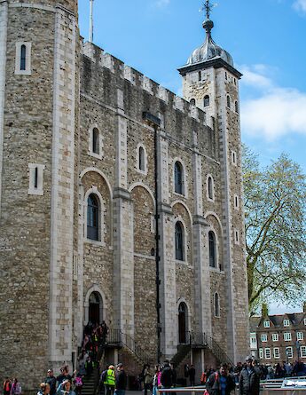 Visitors leaving the Tower of London. Matthew Pearce@Unsplash