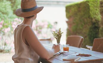 Outdoor dining in the Rhône Valley. toST
