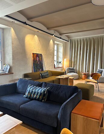 Elegant hotel room in the Rhône Valley. toST
