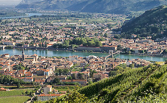 Panoramic view over the Rhône Valley and surrounding hills. toST