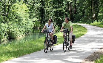 Scenic cycling path in the Rhône Valley, toST
