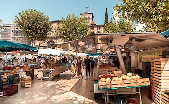 Market day in the Rhône Valley. cc@la buvette lyonnaise