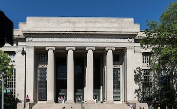 Architecture of MIT, Boston, Massachusetts, USA. Bernd Dittrich@Unsplash