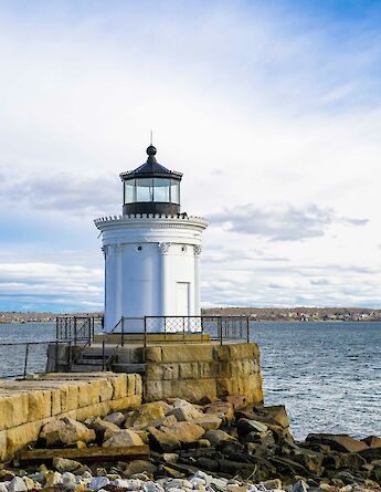A bright day at Bug Light, Portland, Maine, USA. Naveen Naidu@Unsplash