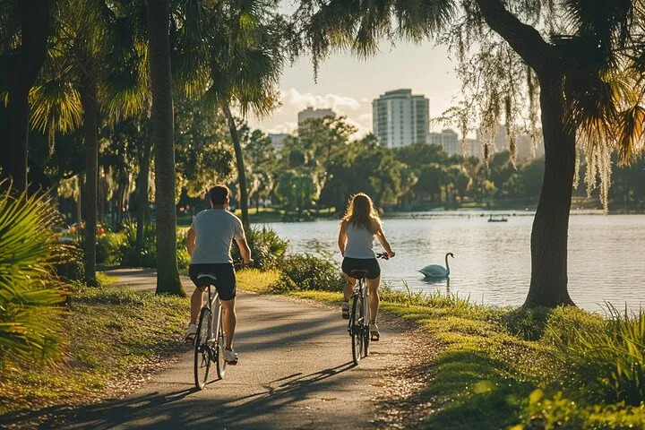 Bike tour past Orlando's lakes, Florida, USA. CC:TO
