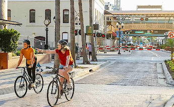 Bike tour through the streets of Orlando, Florida, USA. CC:TO