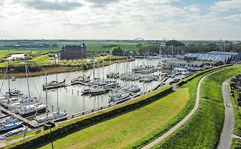 Cycling the paths through Muiden. toBBT