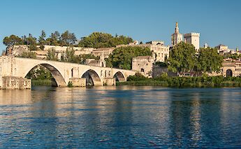 Pont Saint-Bénézet (Pont d'Avignon) and the Palace of the Popes. JorgeFranganillo@flickr