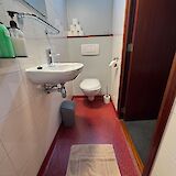 Ensuite bathroom, Clair de Soleil, Bike and Boat Tour