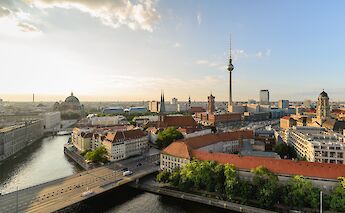 Berlin skyline along the River Spree. Mitte@pixabay