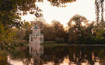 The Gothic Library on Heiliger See in Potsdam's New Garden. NadineRedlich@unsplash