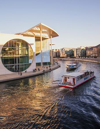 Waterfront along the River Spree in Berlin. JuliaSolonina@unsplash