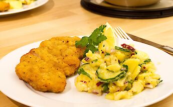 Classic German schnitzel with potato salad. ElDuderino@Pixabay
