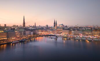 Evening view across Hamburg's Inner Alster. Njeromin@pexels
