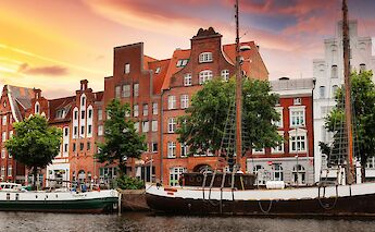 Historic waterfront along Lübeck's Trave River. Endref@pixabay