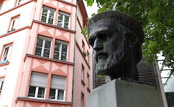 Gutenberg bust in Mainz. toBBT