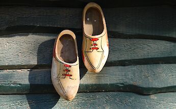 Traditional Dutch wooden clogs. manfredrichter@pixabay