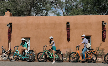 Bike tour group ready to discover Santa Fe, New Mexico, USA. CC:TO