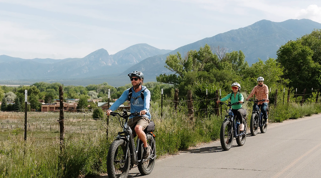 Cycling in the Taos countryside, New Mexico, USA. CC:TO