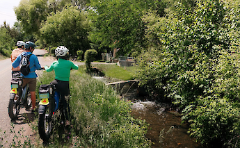 Taos e-bike tour by the river, New Mexico, USA. CC:TO