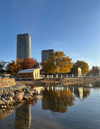 Fall colors in Downtown Kelowna, British Columbia, Canada. CC:TO