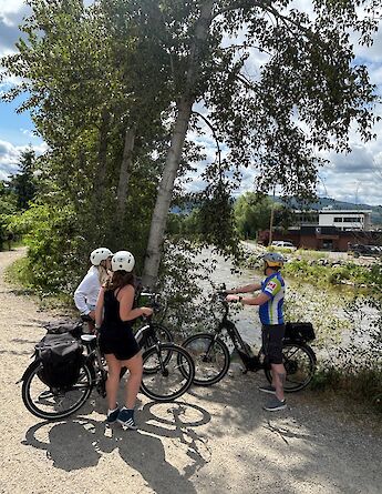 Guided wine tour on the e-bikes. CC:TO